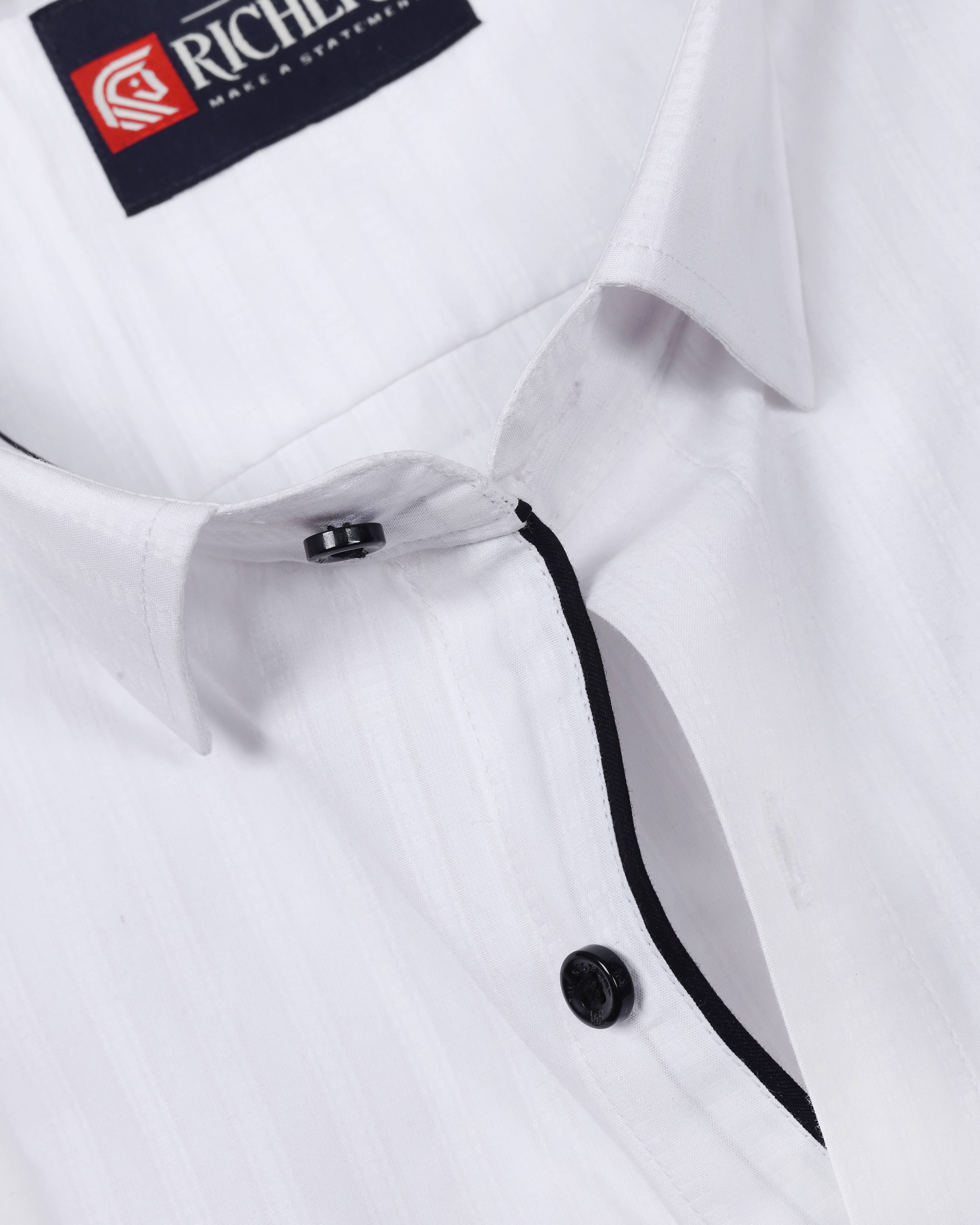 White classic collar casual wear shirt